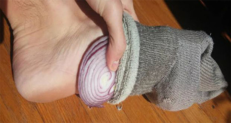 Pourquoi on met des oignons dans les chaussettes pendant la nuit ?