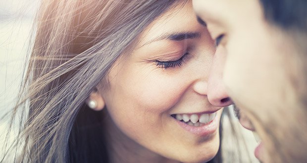 La raison pour laquelle les personnes en couple depuis longtemps finissent par se ressembler