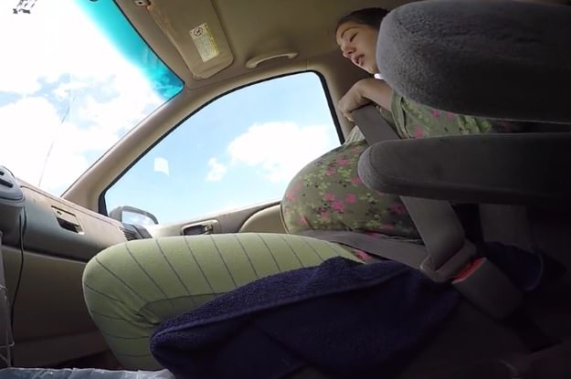 Ce couple a donné naissance dans sa voiture à un bébé de 4,5 kilos, et a tout filmé.