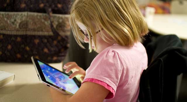 Eloigner les jeunes enfants des tablettes, « un enjeu de santé publique »