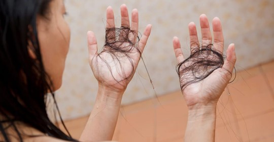 Remède maison pour stopper la chute des cheveux et accélérer la pousse d’une manière incroyable