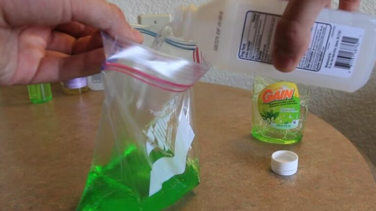 Congelez 250 ml de liquide vaisselle. Même MacGyver n’y aurait jamais pensé.