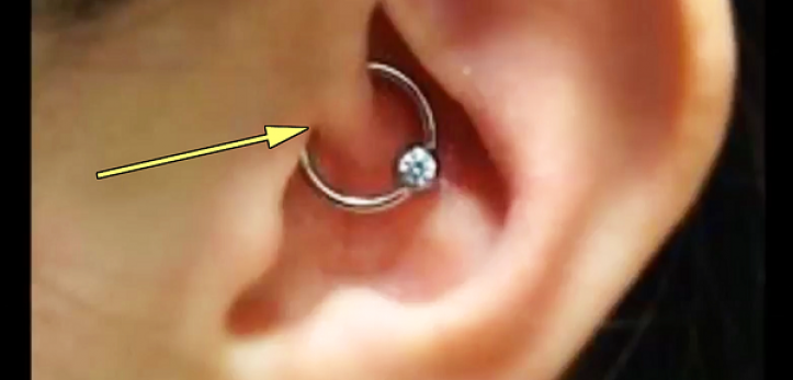 Maintenant quand vous verrez quelqu’un avec ce piercing à l’oreille, voici ce que cela signifie..important à savoir!