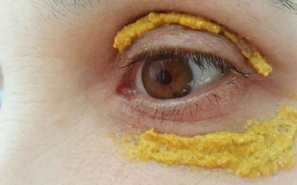 Recette naturelle anti-rides pour les yeux: Réduisez les cernes et ridules.