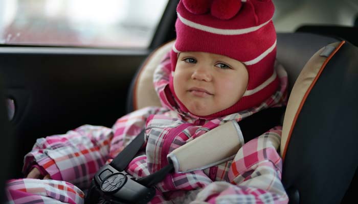 Pourquoi un blouson peut mettre votre enfant en danger dans un siège auto