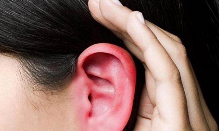 – Savez-vous pourquoi votre oreille devient parfois rouge et chaude ?