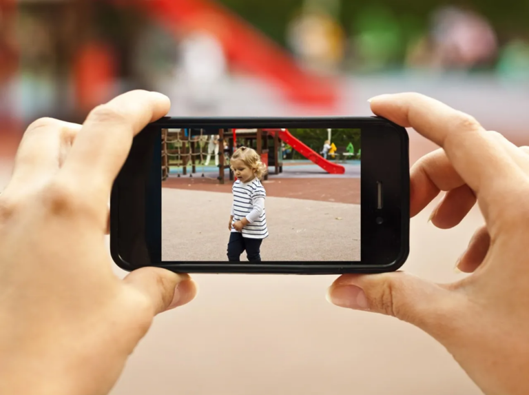 – Conseil aux parents : Ne publiez pas de photos de vos enfants sur Facebook