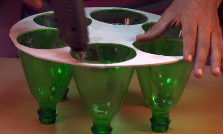 Avec 6 bouteilles de boisson gazeuse vides, réalisez un climatiseur maison! Un vrai jeu d’enfant!