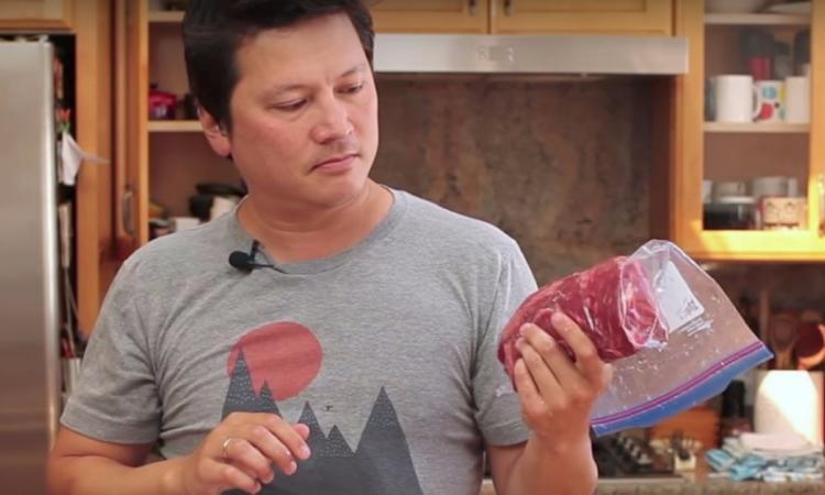 Ce qu’il utilise pour sceller ses aliments sous vide ne coûte absolument rien