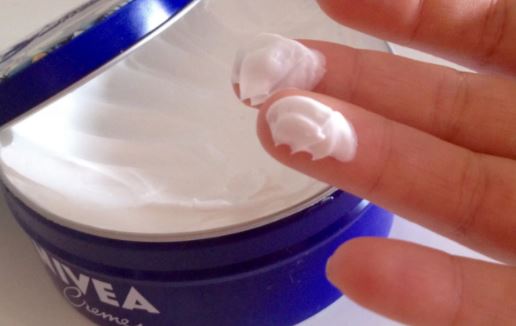 La petite boite bleue qui vous veut du bien : 9 utilisations méconnues de la crème Nivea