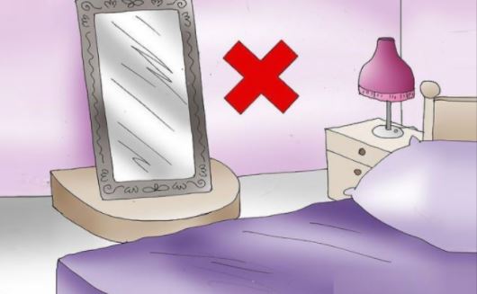 Les dangers de placer un miroir dans sa chambre à coucher