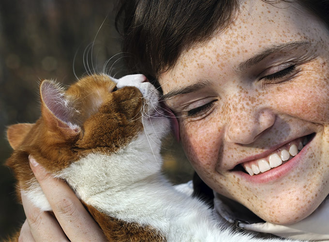 Ne laissez Jamais un chat vous lécher le visage … Cela peut vous rendre aveugle !!