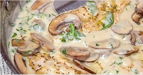 Poulet aux champignons dans une sauce crémeuse à l’ail et au parmesan