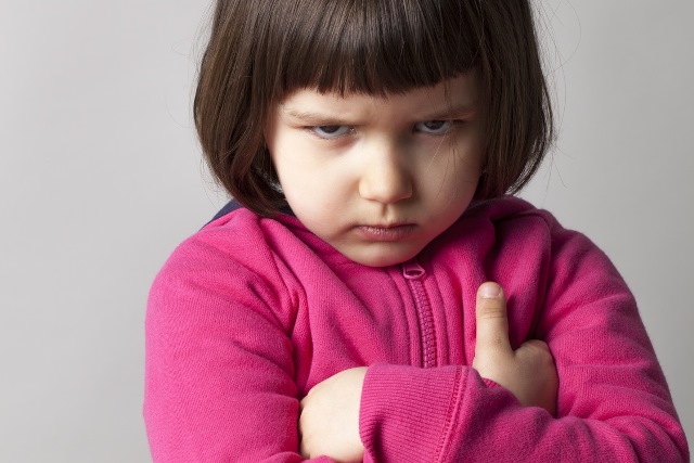 – Les enfants de plus en plus irrespectueux envers leurs parents. Voici ce que propose ce pédiatre pour réinstaurer le respect parental !