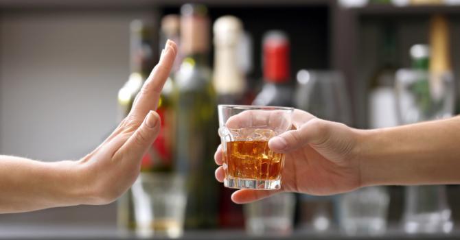 Pourquoi vous devriez arrêter de croire que les personnes qui ne boivent pas d’alcool s’amusent moins