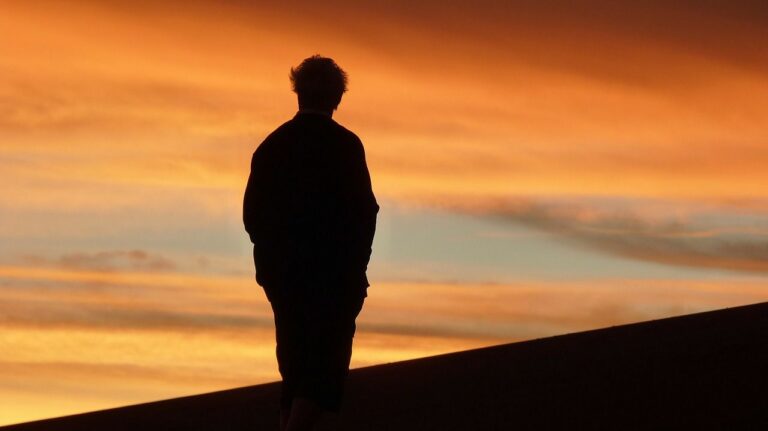 Les personnes qui préfèrent être seules ont ces 5 traits de personnalité spéciaux