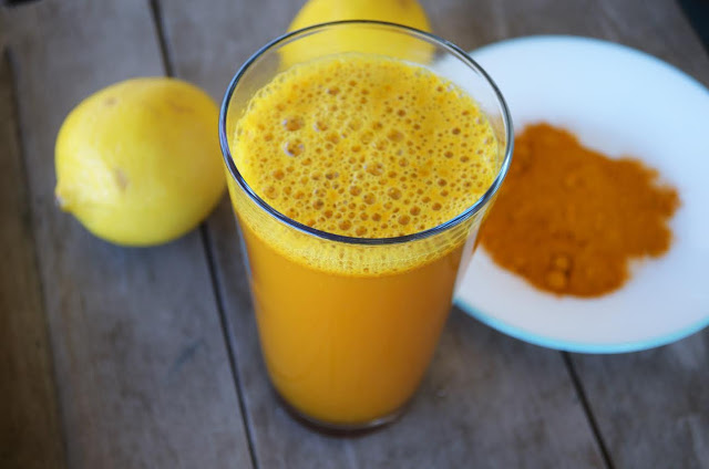 Pourquoi boire l’eau tiède citronnée avec du curcuma tous les matins !