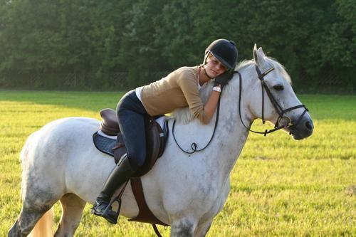 Les femmes qui possèdent des chevaux vivent 15 ans plus longtemps que celles qui n’en possèdent pas, voici pourquoi…