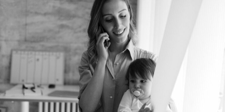 Être maman équivaut à assurer 2,5 jobs à plein temps!