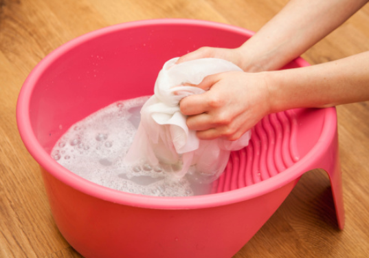 Astuce pour Blanchir le Linge Naturellement et Efficacement