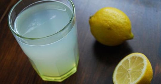 Pourquoi boire de l’eau chaude et du citron le matin ?