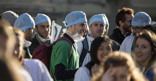 « L’hôpital public se meurt », disent 660 médecins, menaçant de démissionner