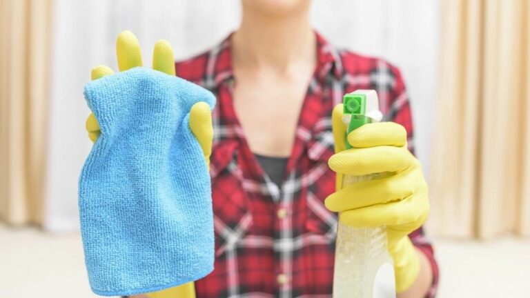 Il ne faut surtout pas mélanger l’eau de Javel avec du vinaigre ou du détartrant !