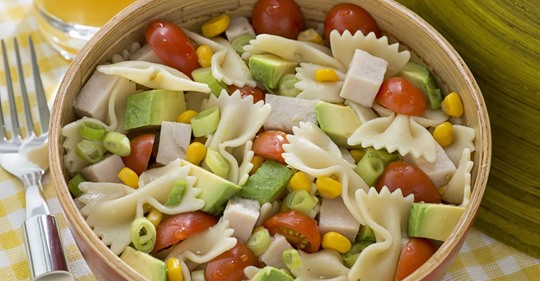 Recette de salade à l’avocat croquante et très colorée