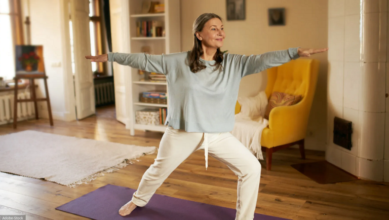 Découvrez le simple mouvement à faire chaque nuit avant de dormir pour des changements rapides dans votre corps