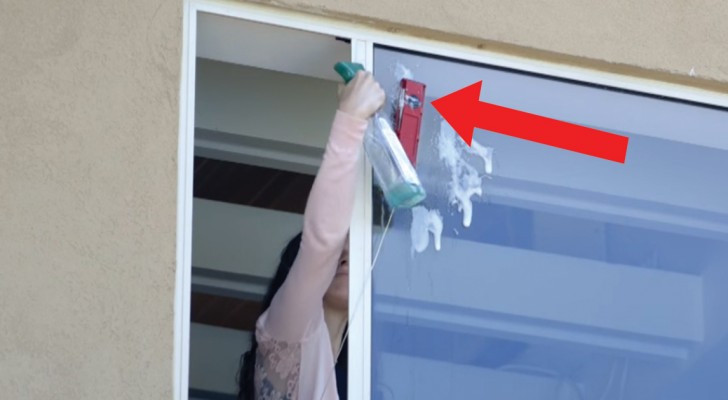 Vous habitez à un étage élevé et vous devez nettoyer les vitres ? Voici comment faire en toute facilité et… sécurité !