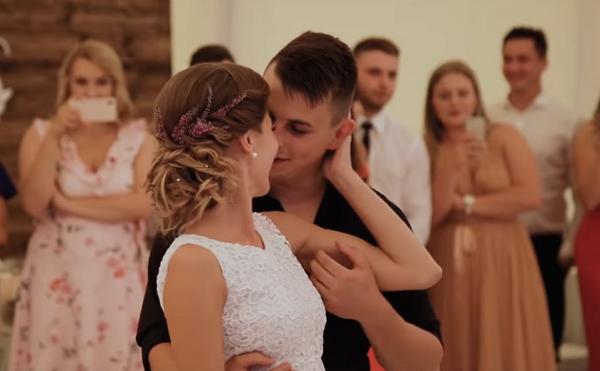 Ces nouveaux mariés ont impressionné leurs invités sur du Dirty Dancing