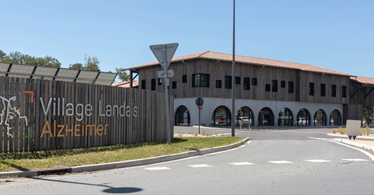 Le premier village pour les malades d’Alzheimer vient d’ouvrir ses portes