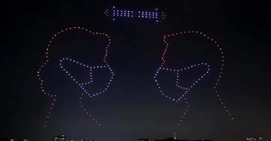 300 drones ont illuminé le ciel de Séoul pour rendre hommage aux soignants et rappeler les gestes barrières