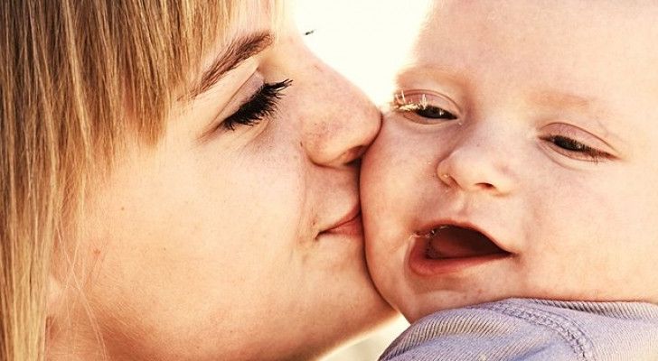 Les baisers d’une maman soulagent la douleur et guérissent les blessures