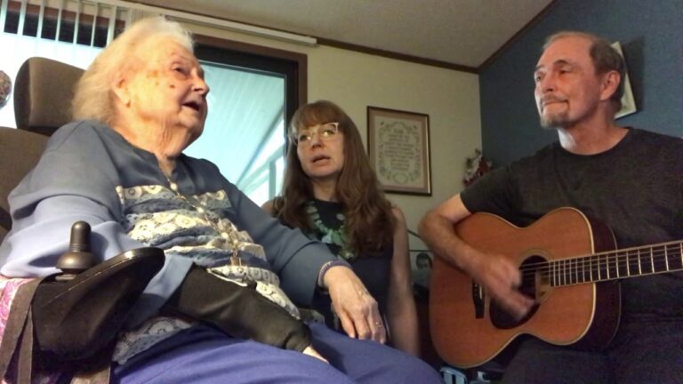 Cette grand-maman a 93 ans et elle chante «One day at a time», elle tout simplement magnifique.