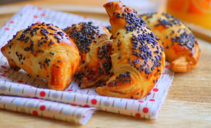 Mini croissants au saumon fumé, ciboulette et Philadelphia