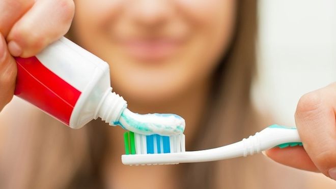 Pourquoi il n’est pas recommandé de se rincer la bouche après s’être lavé les dents