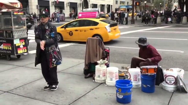 Lorsqu’un danseur de rue rencontre un batteur de rue…