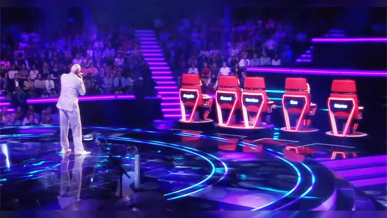 Cet homme de 71 ans a mis le jury en délire avec « Unchained Melody » dans The Voice Senior