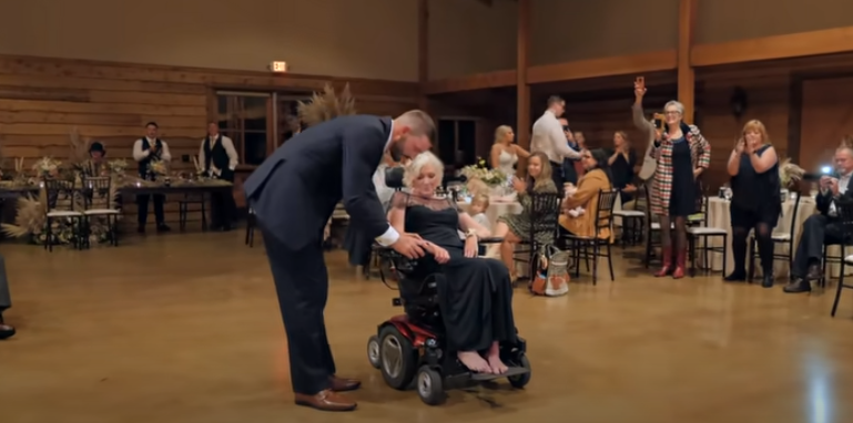 Une danse mère-fils des plus émotive. Quel courage!