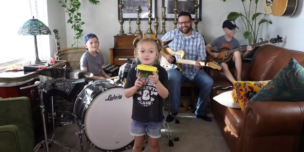 Cette famille a offert la chanson «Jailhouse Rock» du grand Elvis