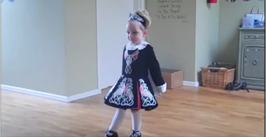 À 3 ans elle nous démontre ses talents dans une danse irlandaise
