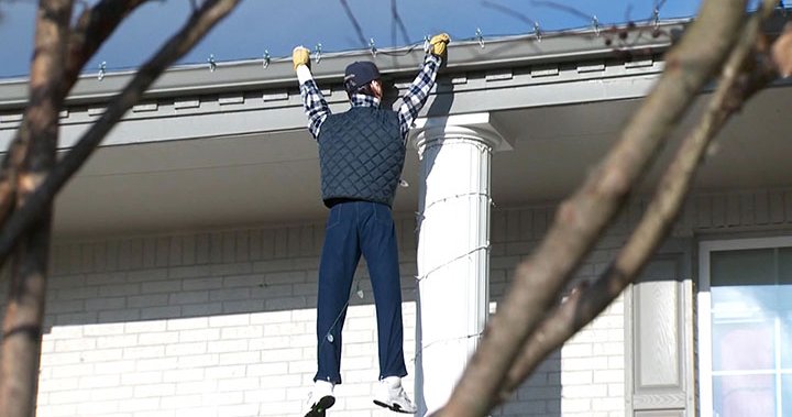 Des décorations de Noël font paniquer un homme qui appelle la police sur-le-champ