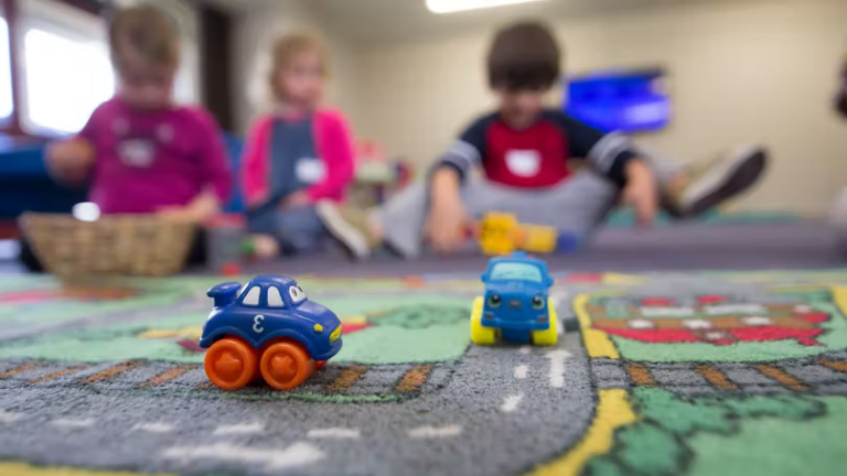 Deux enfants de 2 ans se sont enfuis de leur crèche… à moto !