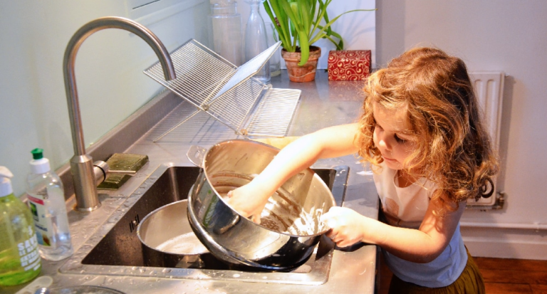 Comment appliquer la pédagogie Montessori au quotidien