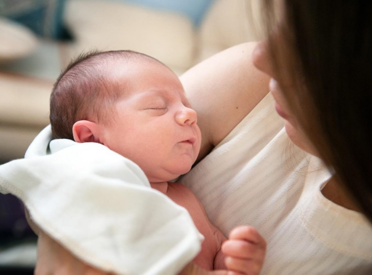 Une infirmière adopte le bébé qu’elle a fait naître : « Il y a eu un lien fort entre nous tout de suite »