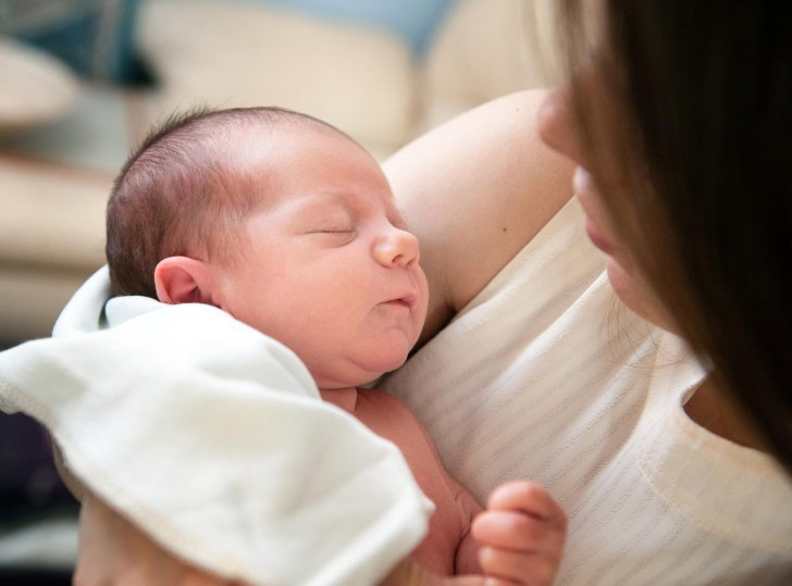 Une infirmière adopte le bébé qu’elle a fait naître : “Il y a eu un lien fort entre nous tout de suite”