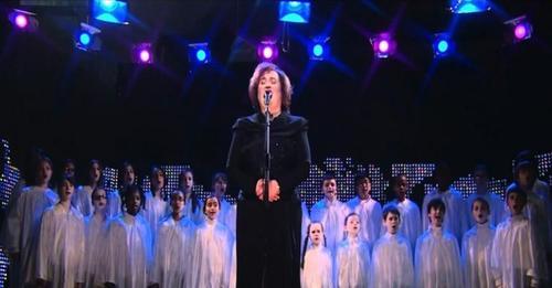 Susan Boyle va de nouveau vous laisser sans voix quand elle reprend un magnifique classique de Noël