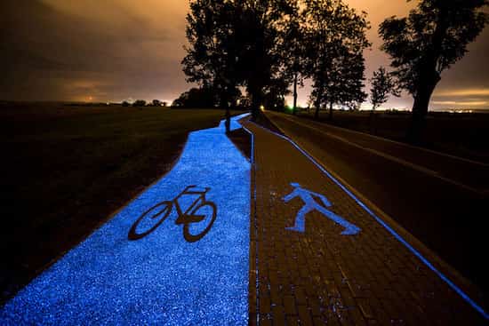 La Pologne Inaugure la 1re Piste Cyclable Solaire Qui Brille la Nuit