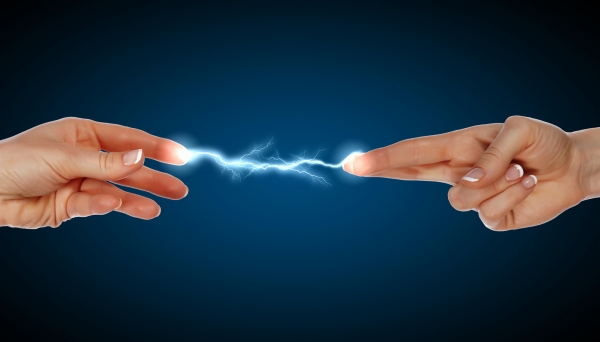 Pourquoi en touchant une personne ou un objet, on ressent une sorte de décharge électrique !